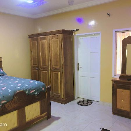 Awamuulamin Manneh Guest House Abuko エクステリア 写真