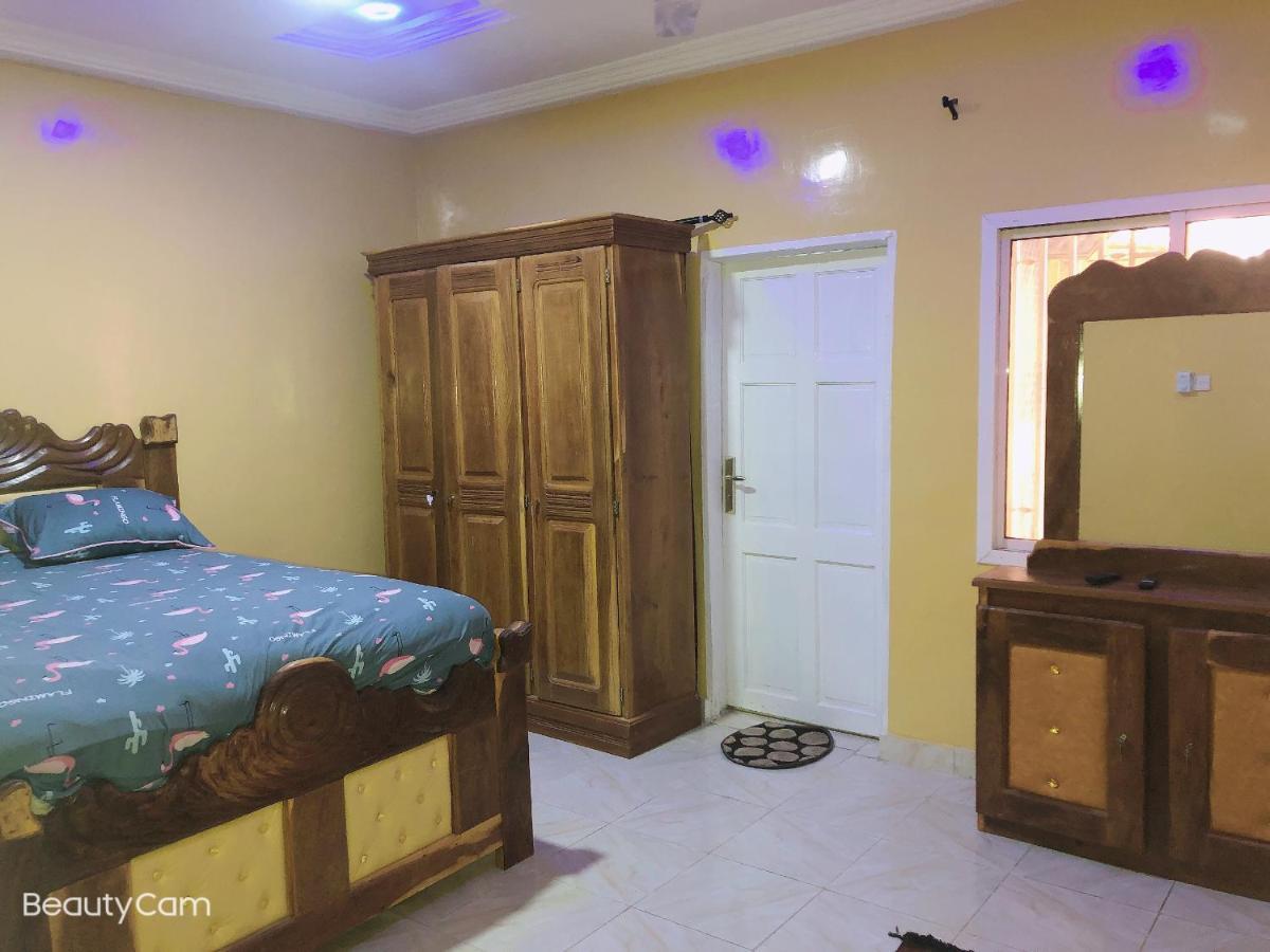 Awamuulamin Manneh Guest House Abuko エクステリア 写真