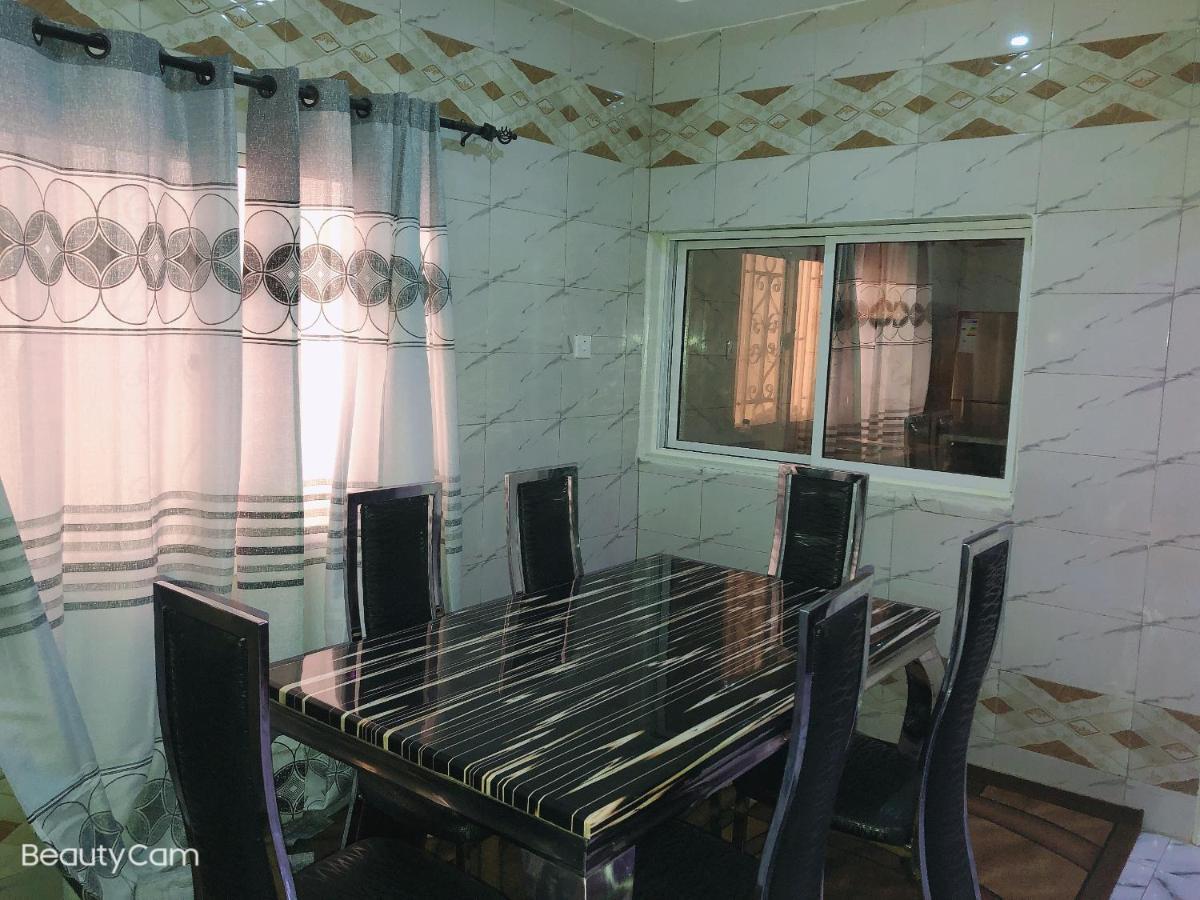 Awamuulamin Manneh Guest House Abuko エクステリア 写真