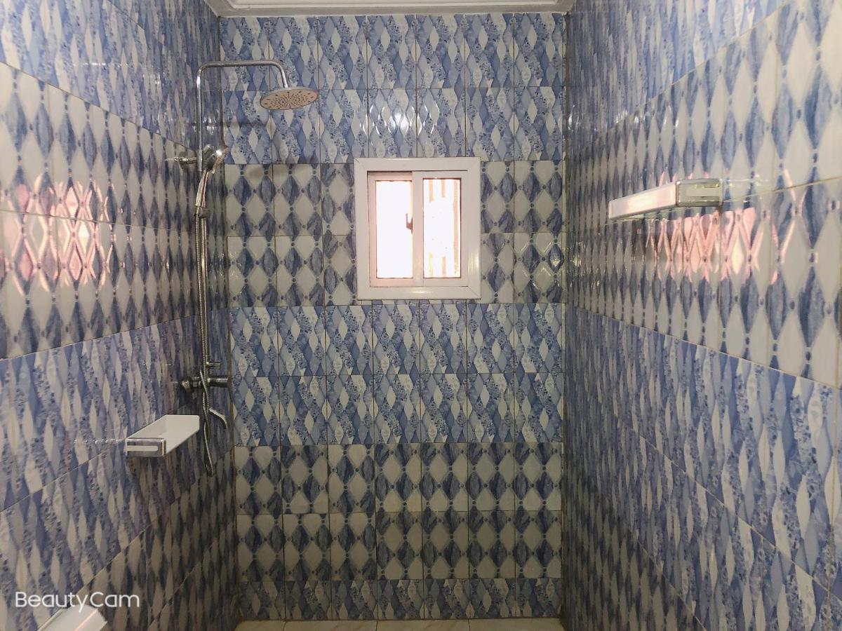 Awamuulamin Manneh Guest House Abuko エクステリア 写真