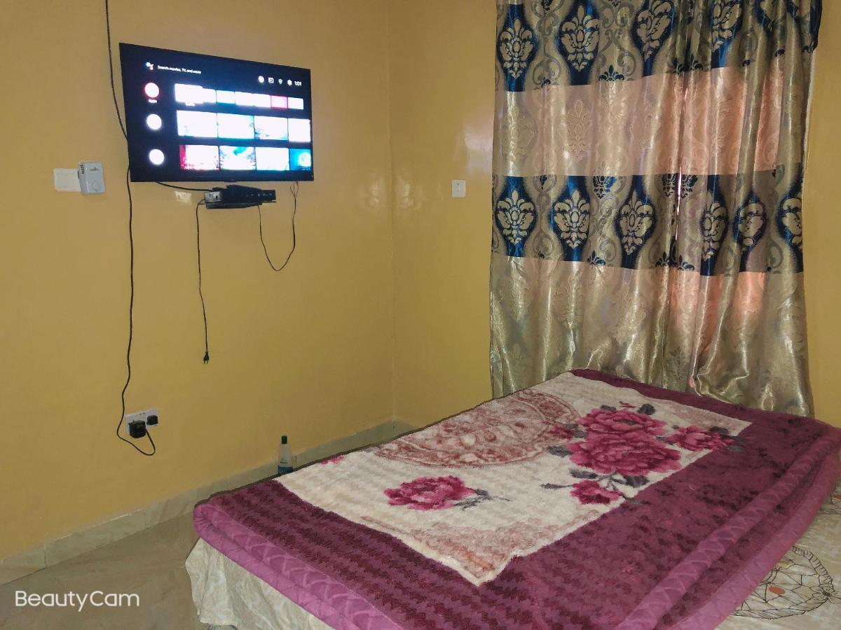 Awamuulamin Manneh Guest House Abuko エクステリア 写真