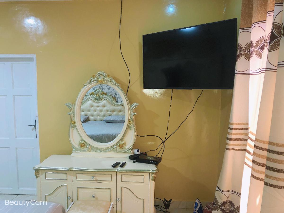 Awamuulamin Manneh Guest House Abuko エクステリア 写真