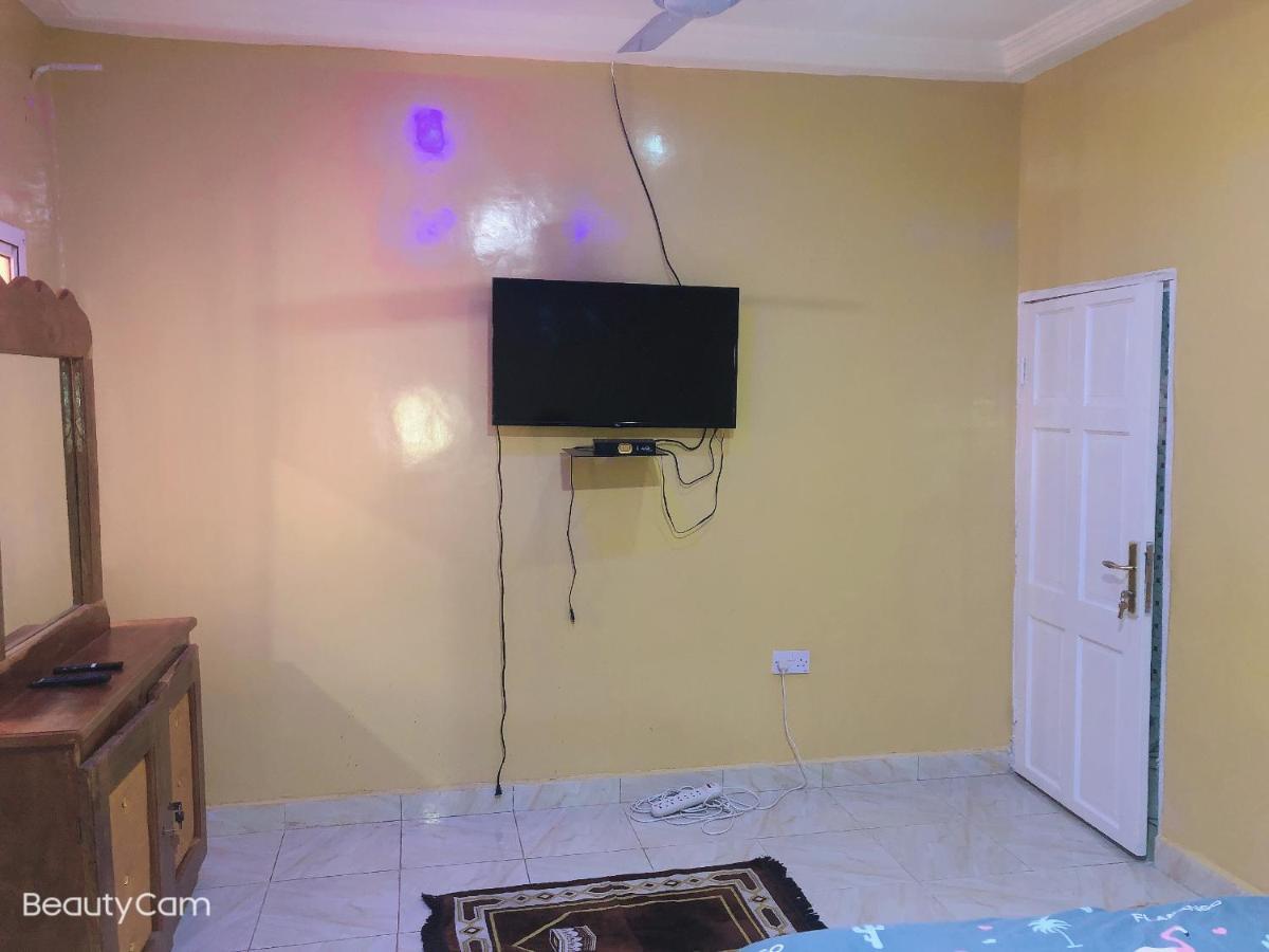 Awamuulamin Manneh Guest House Abuko エクステリア 写真