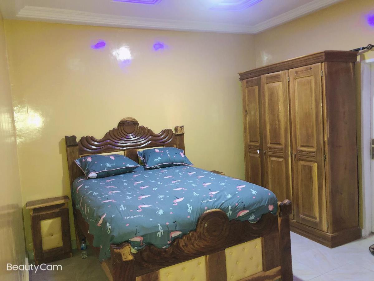 Awamuulamin Manneh Guest House Abuko エクステリア 写真