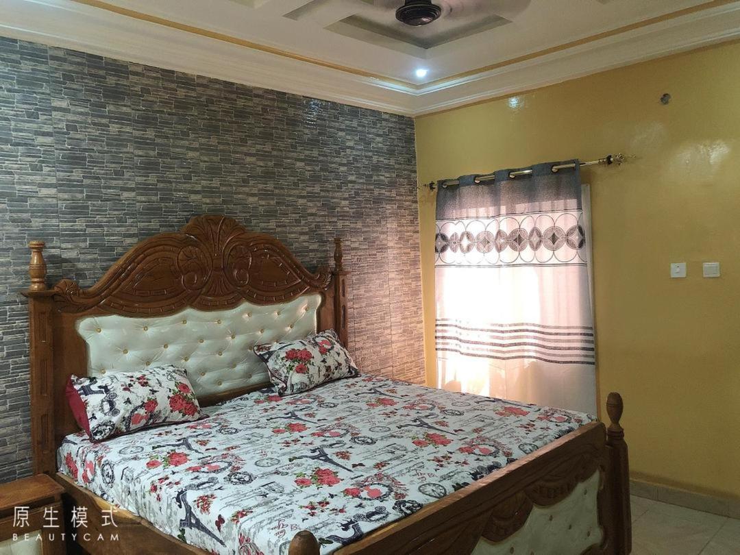 Awamuulamin Manneh Guest House Abuko エクステリア 写真